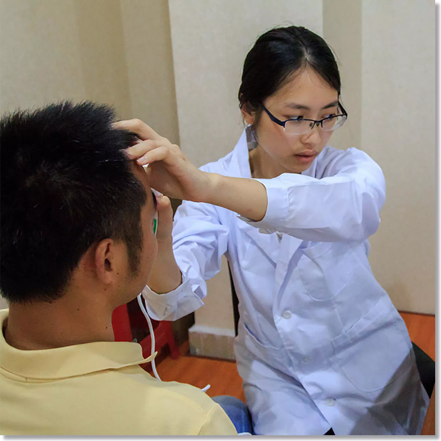 Cómo tomar una fotografía de tus ojos para iridología?