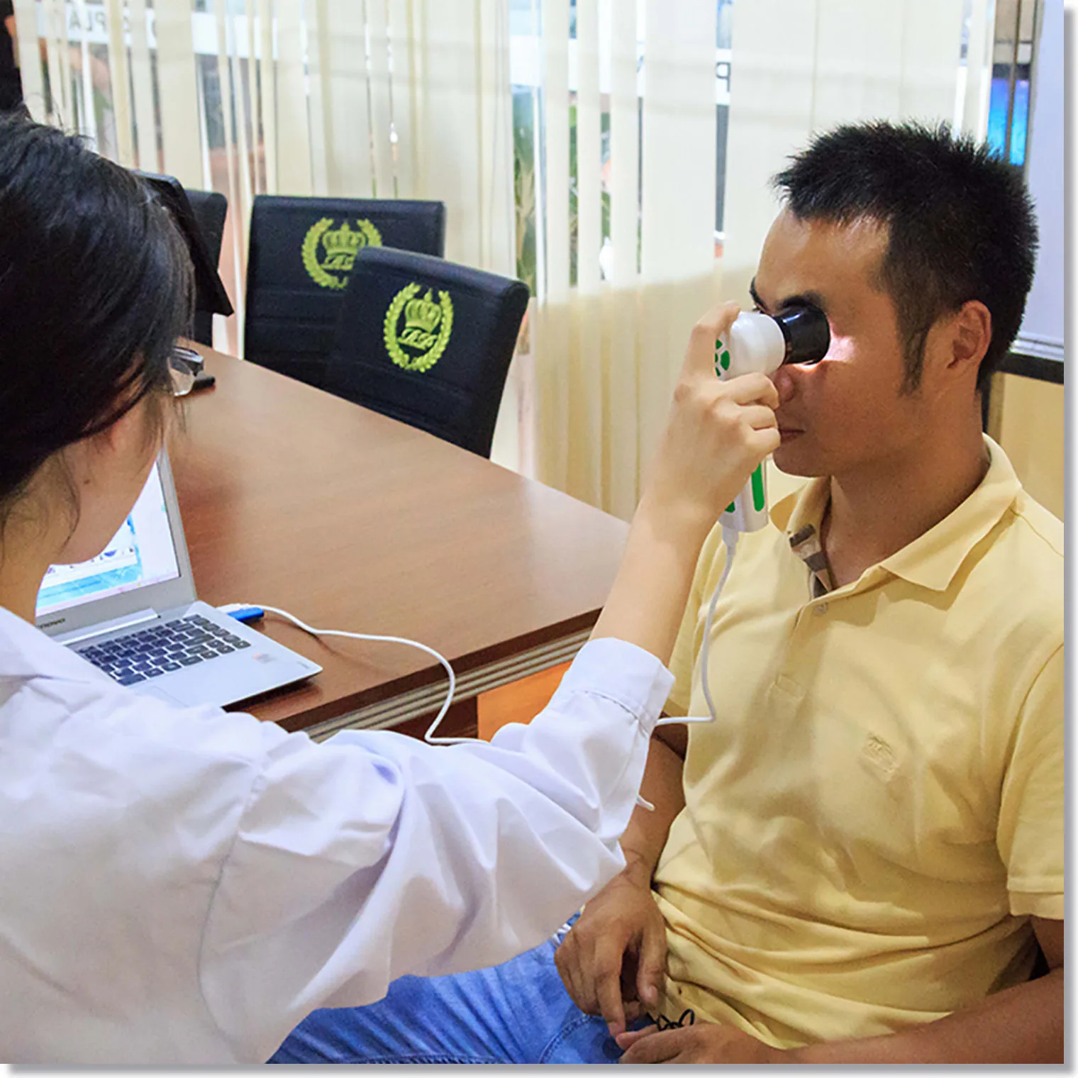 YouTube: How to Take a Clear Picture for Iridology?